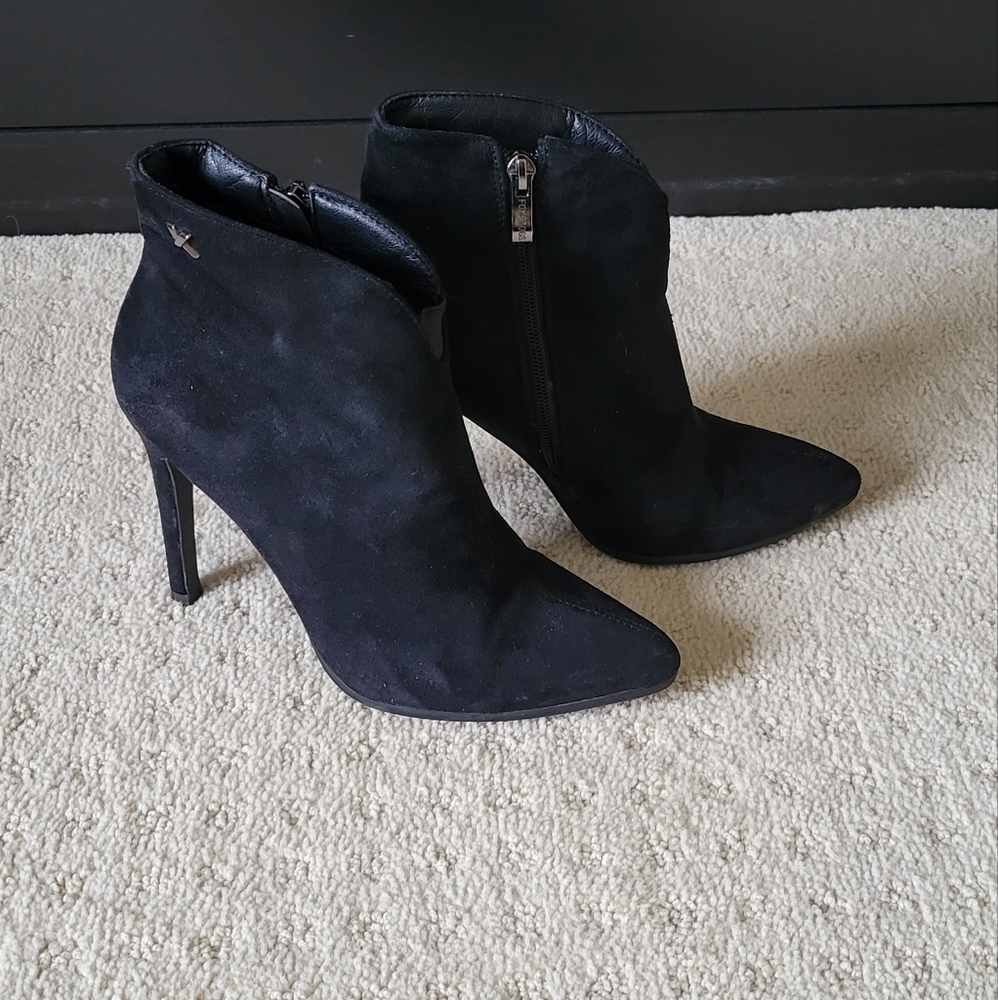Fox & Dogs Booties - Picture 2 of 10